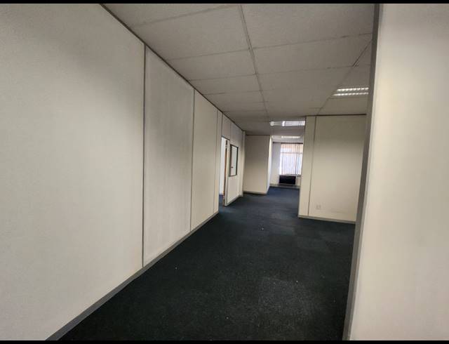 177M² OFFICE TO LET IN VORNA VALLEY